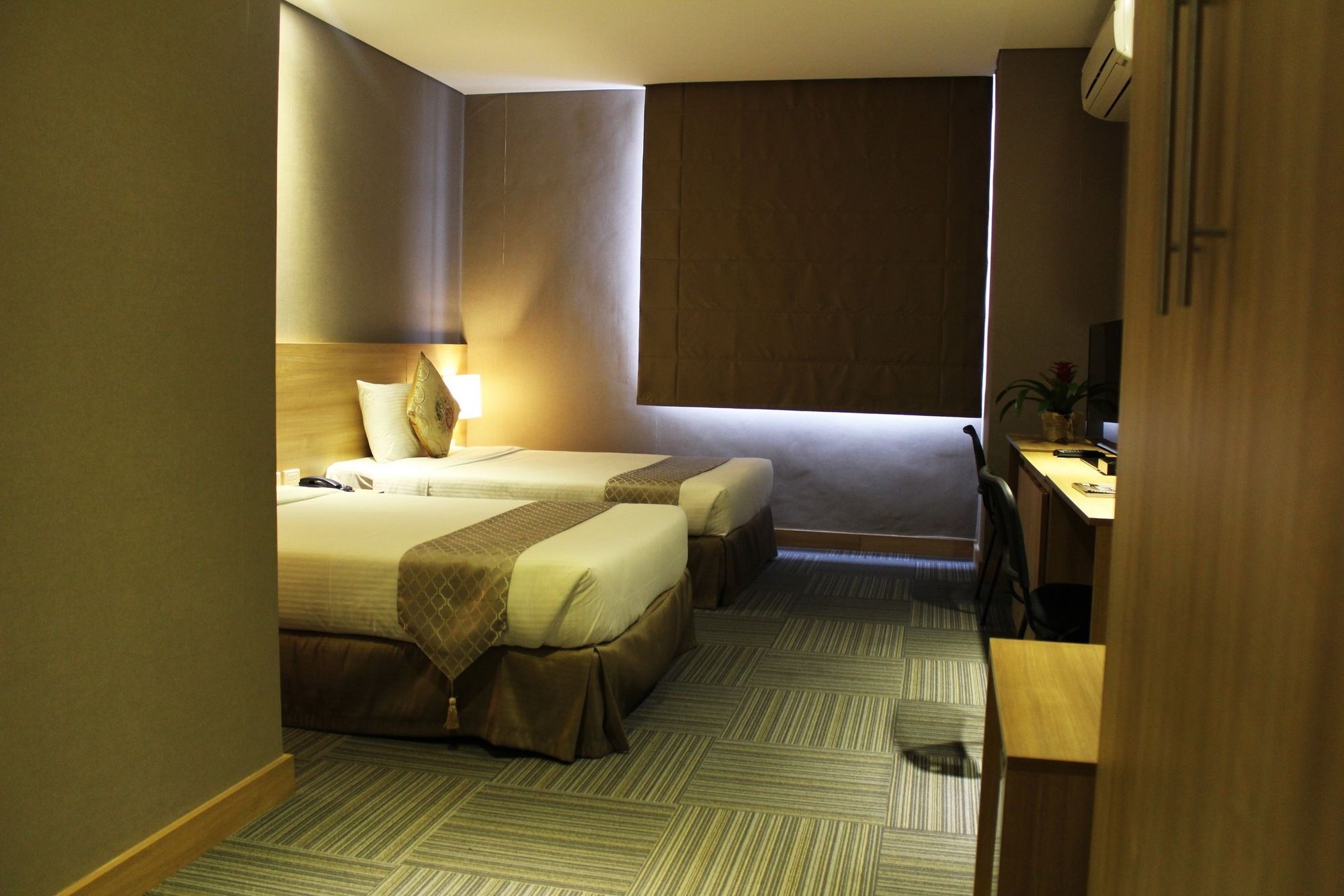 Madison 101 Hotel + Tower Quezon City Exterior foto